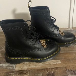 NEVER WORN DR MARTENS BENTLEY